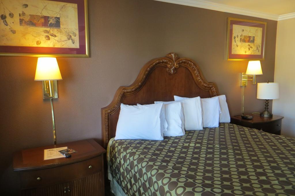 American Inn Стоктон Экстерьер фото