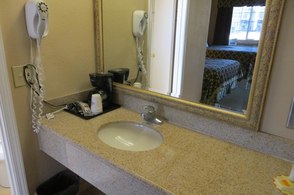 American Inn Стоктон Экстерьер фото
