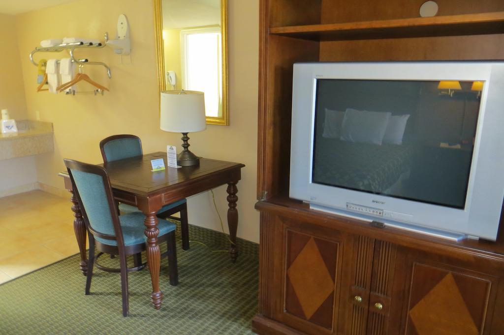 American Inn Стоктон Экстерьер фото