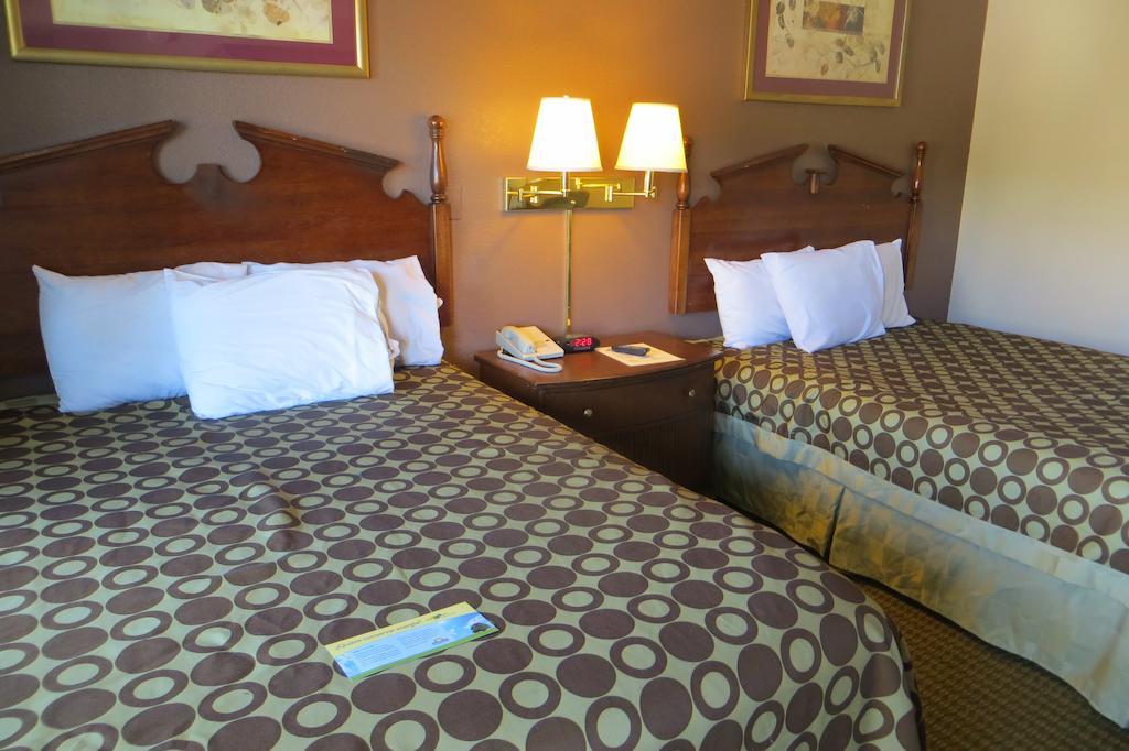 American Inn Стоктон Экстерьер фото